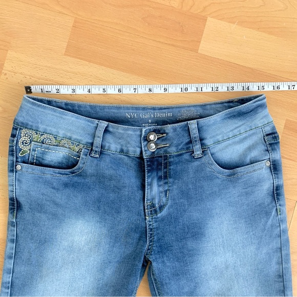 NYC GAL’S Denim Embroidered Capris Women’s Size 8 - Picture 4 of 10